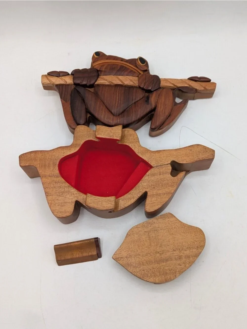 Vintage Wood Marquetry Tree Frog Puzzle Trinket Box Red Velvet Lining 7.5
